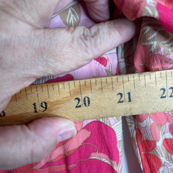 Talbots Women’s Size Large V Neck Blouse Pink Floral Cottagecore Coastal 4710 - Picture 5 of 8